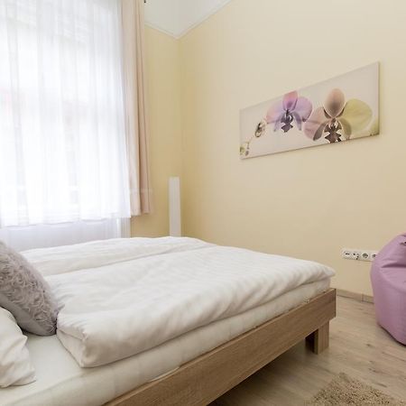 Bpm: Dob70 Classic Apartment In Downtown Budapest Exterior foto
