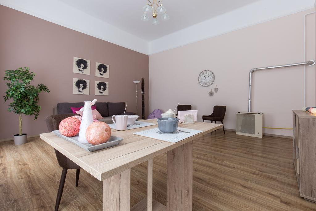 Bpm: Dob70 Classic Apartment In Downtown Budapest Zimmer foto