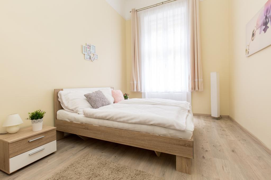 Bpm: Dob70 Classic Apartment In Downtown Budapest Zimmer foto