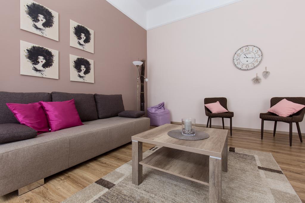 Bpm: Dob70 Classic Apartment In Downtown Budapest Zimmer foto