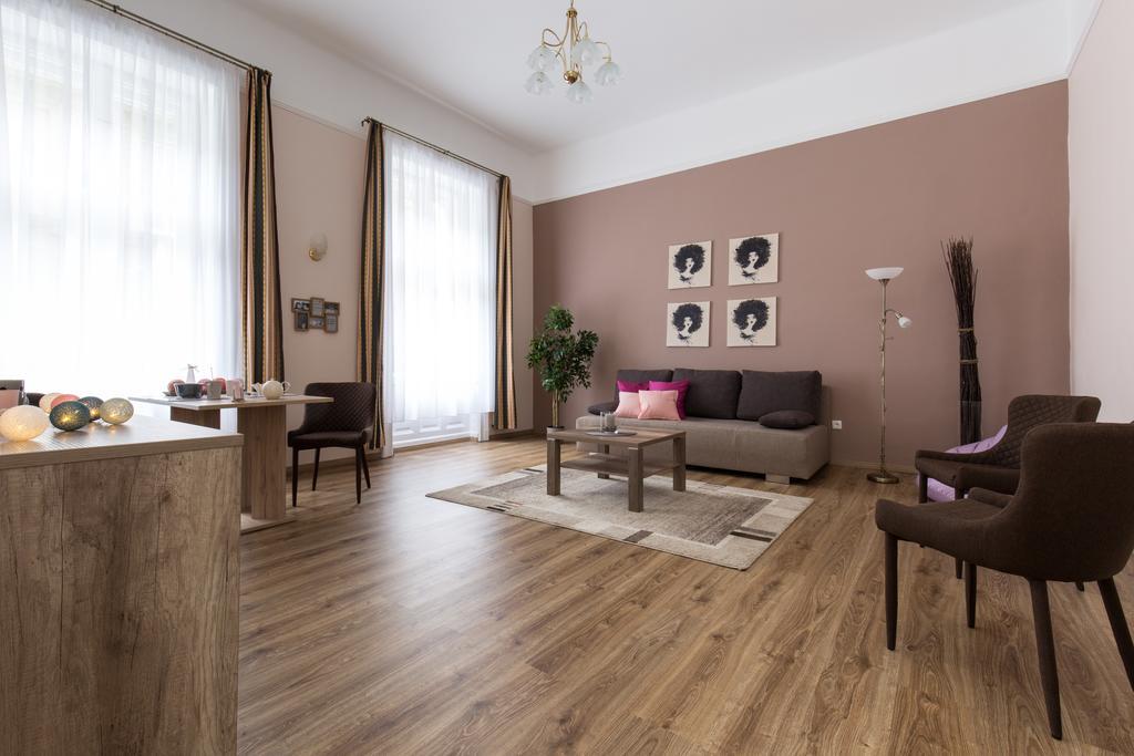 Bpm: Dob70 Classic Apartment In Downtown Budapest Zimmer foto