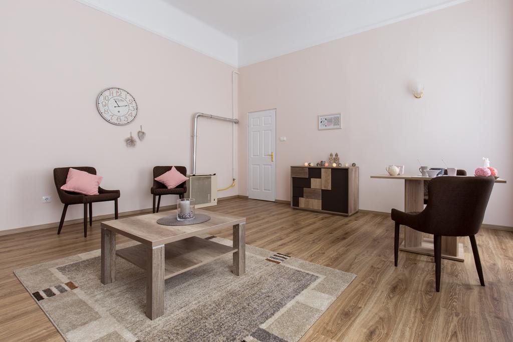Bpm: Dob70 Classic Apartment In Downtown Budapest Zimmer foto